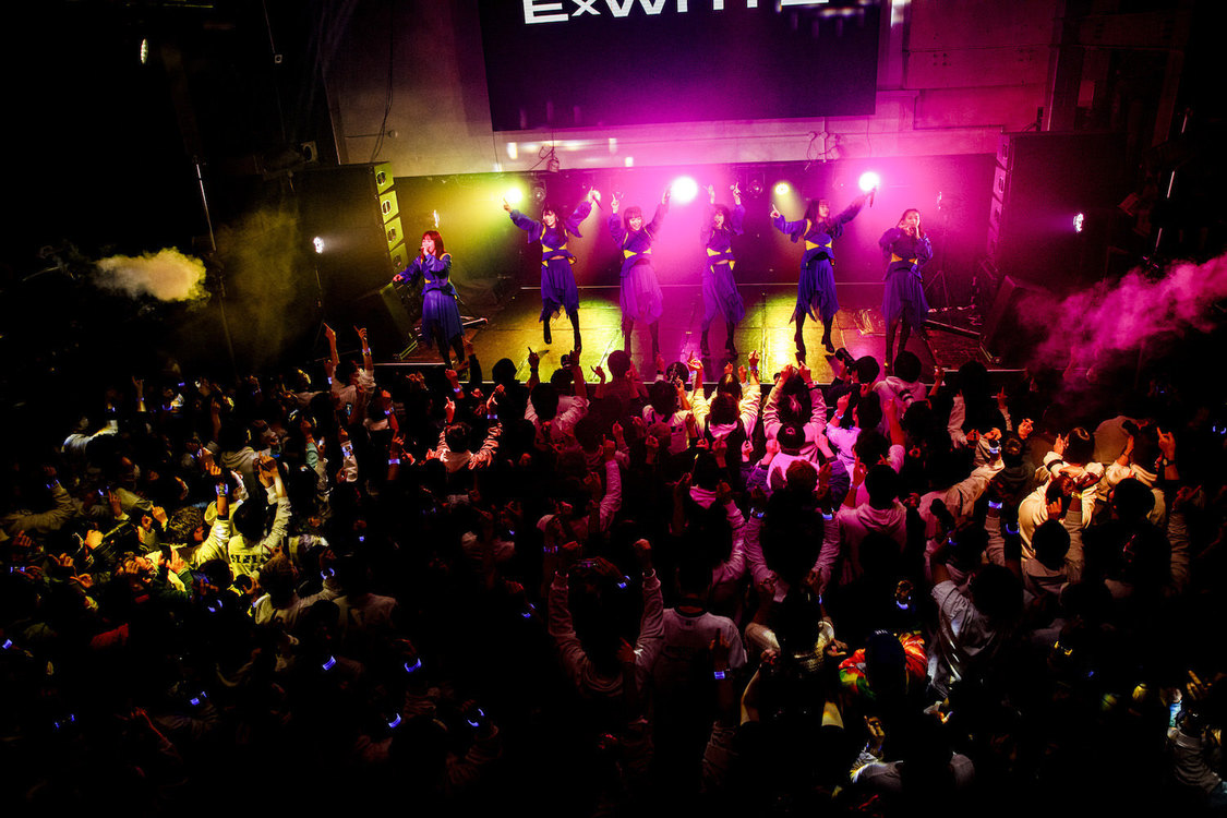 ExWHYZ＜『xYZ [hYPER EDITION]』リリースパーティ＞WOMBLIVE（2023年3月4日／撮影：外林健太）