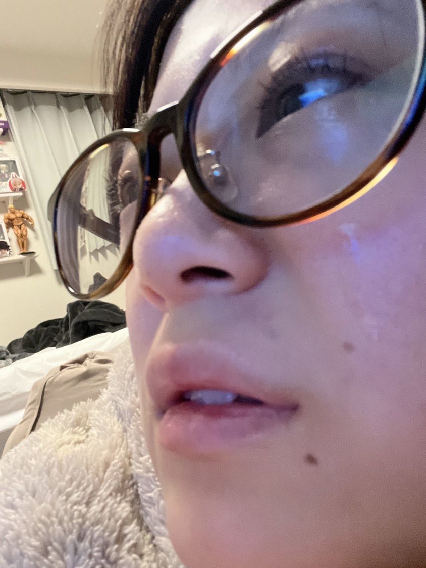 エブエブ後半30分の時の私。顔びちゃびちゃになるまで泣きました。