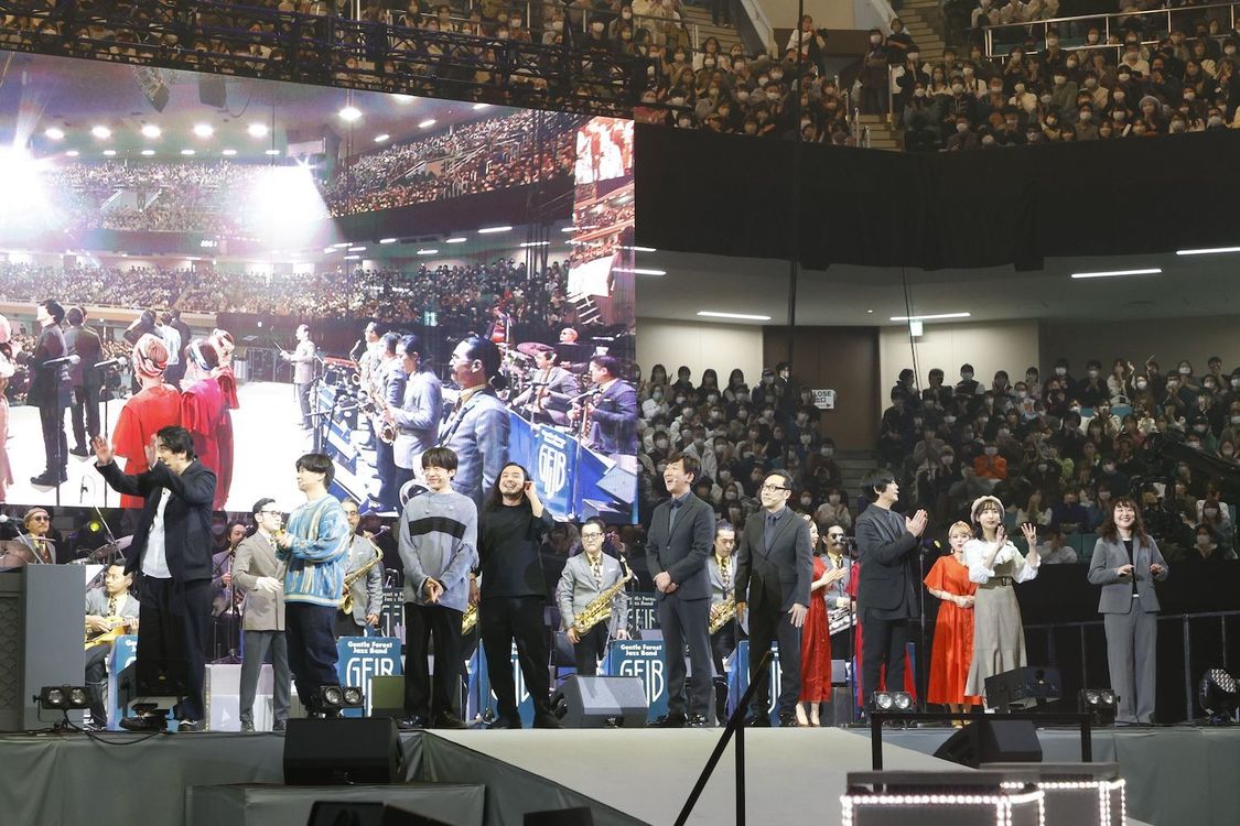 ＜東京03 FROLIC A HOLIC feat.Creepy Nuts in 日本武道館 なんと括っていいか、まだ分からない＞日本武道館（2023年3月4日、5日）（©️川田洋司、加藤千絵）