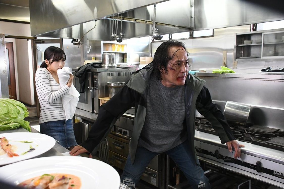 『グッドモーニング、眠れる獅子２』場面写真（©2023「グッドモーニング、眠れる獅子２」製作委員会）