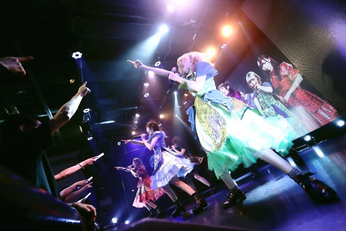 We=MUKASHIBANASHIライブ写真