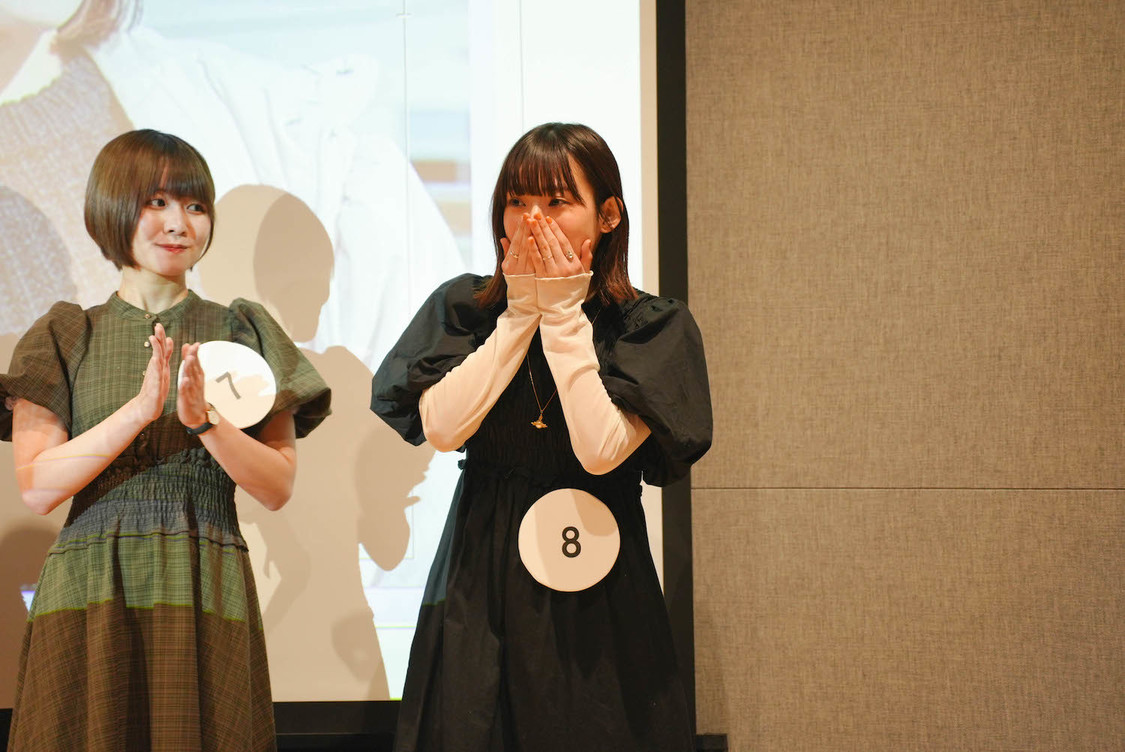 ひなた（©美少女図鑑,All Right Reserved）