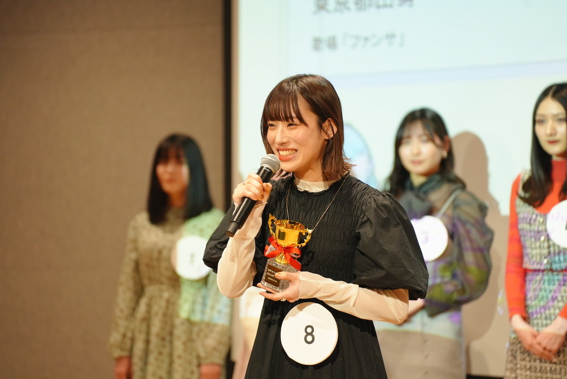 ひなた（©美少女図鑑,All Right Reserved）