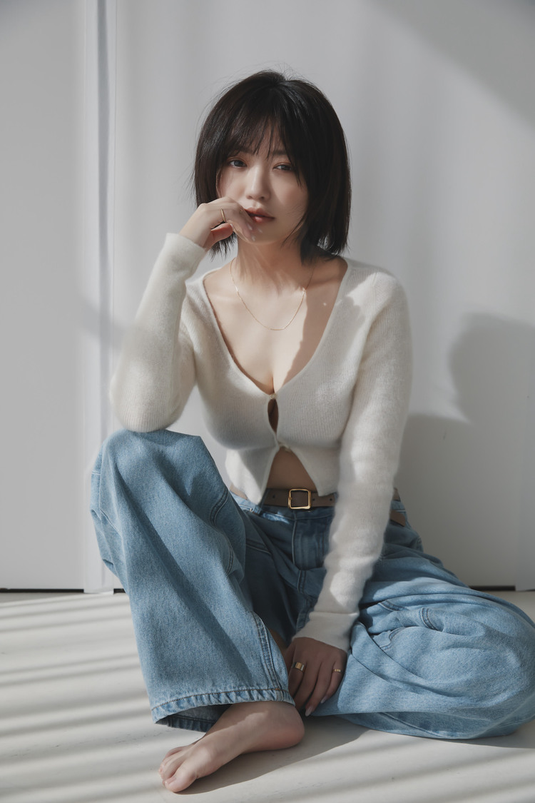 『大原優乃 カレンダー 2023.4-2024.3』より