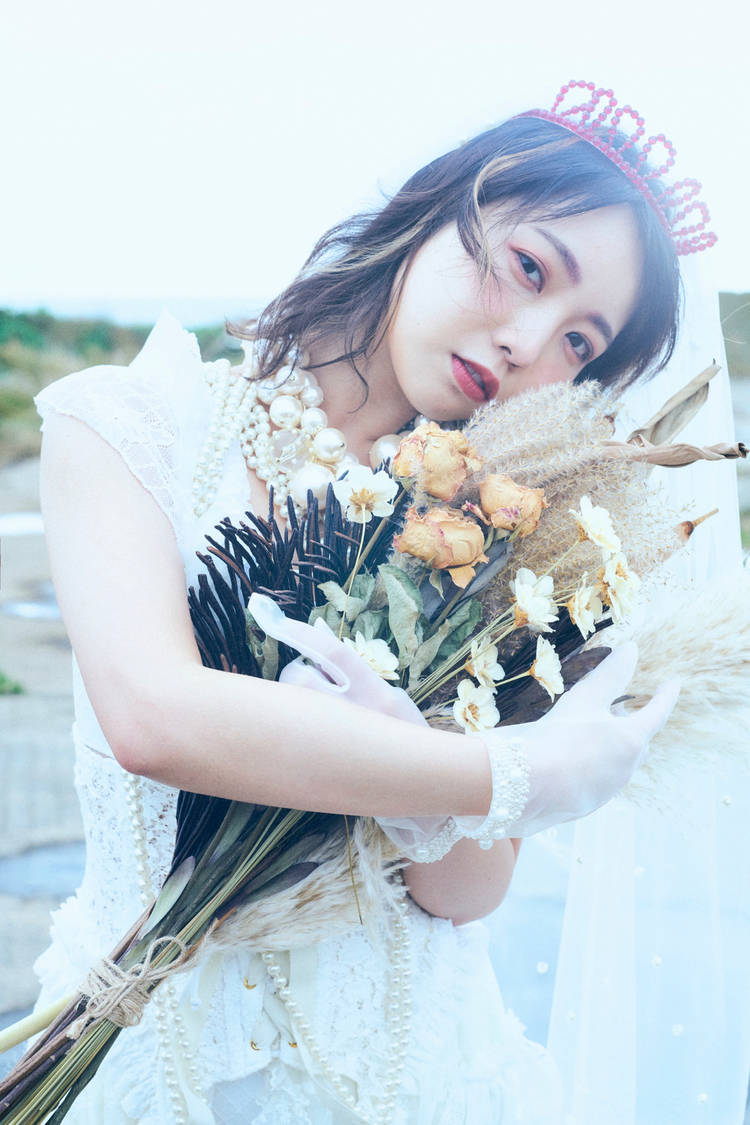 『戸田真琴フォトブック Makolin is』（東京ニュース通信社刊）