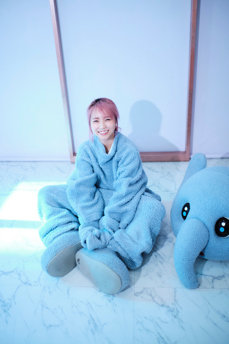 『戸田真琴フォトブック Makolin is』（東京ニュース通信社刊）