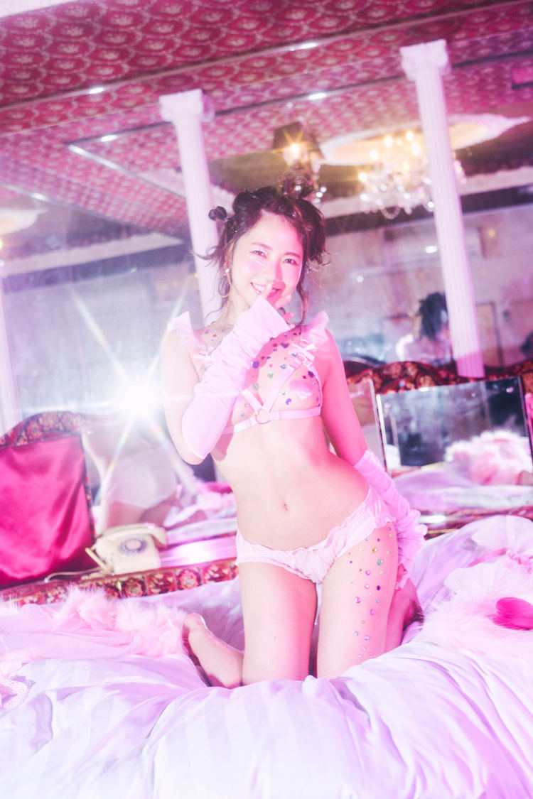 『戸田真琴フォトブック Makolin is』（東京ニュース通信社刊）