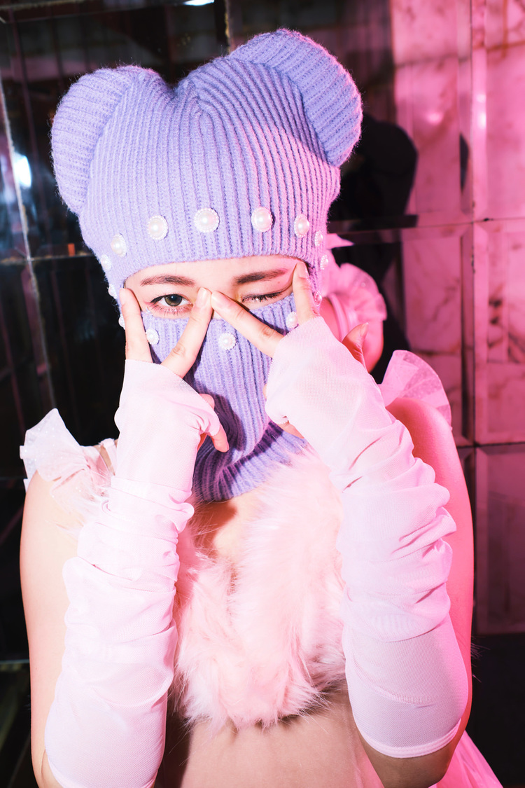 『戸田真琴フォトブック Makolin is』（東京ニュース通信社刊）