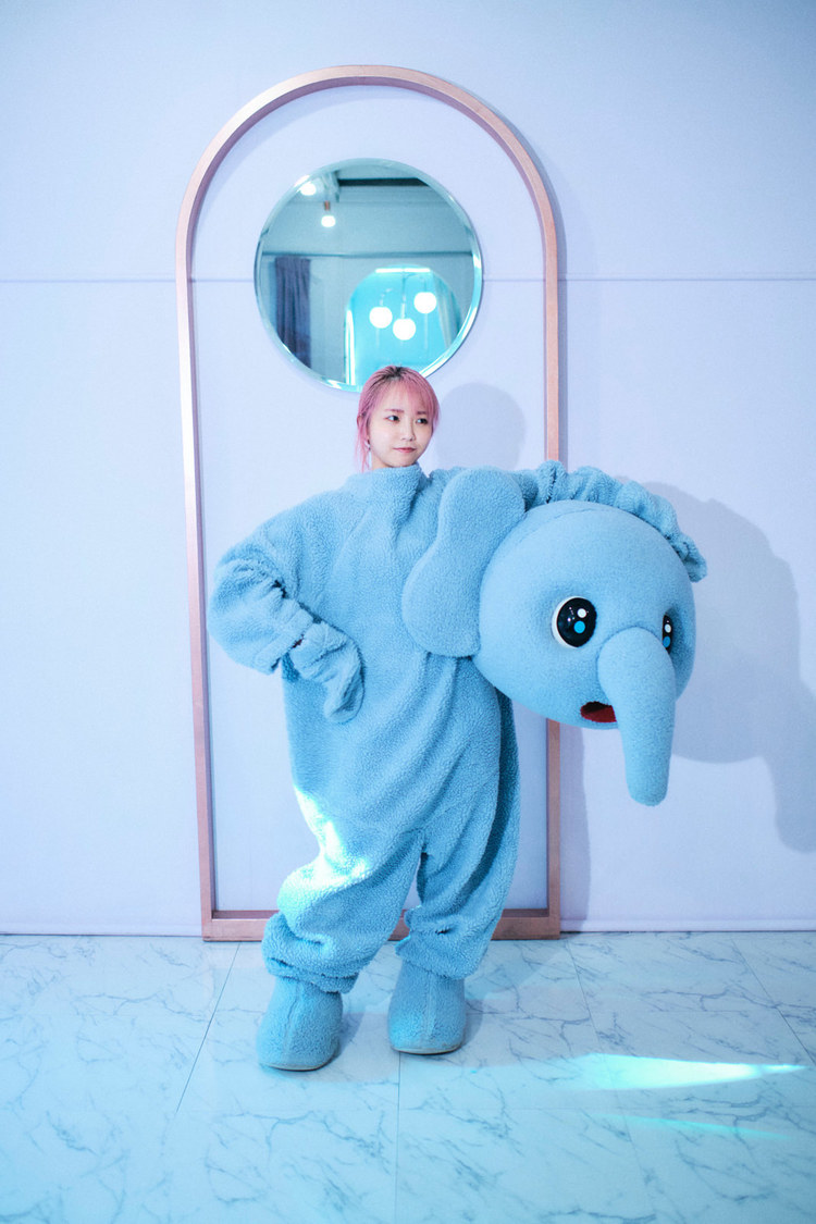 『戸田真琴フォトブック Makolin is』（東京ニュース通信社刊）