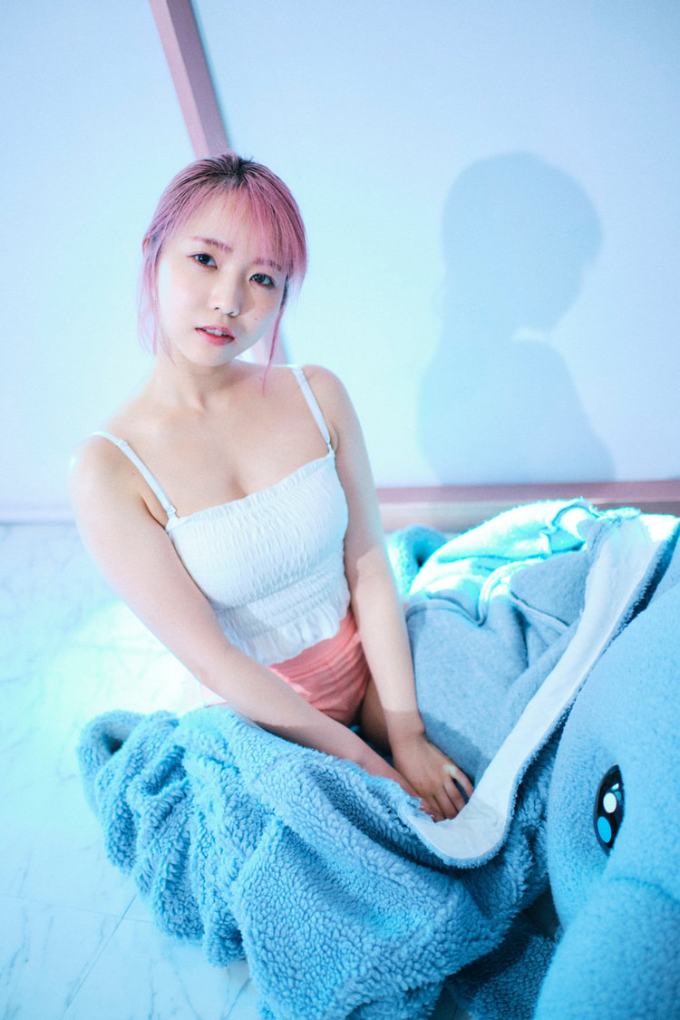 『戸田真琴フォトブック Makolin is』（東京ニュース通信社刊）