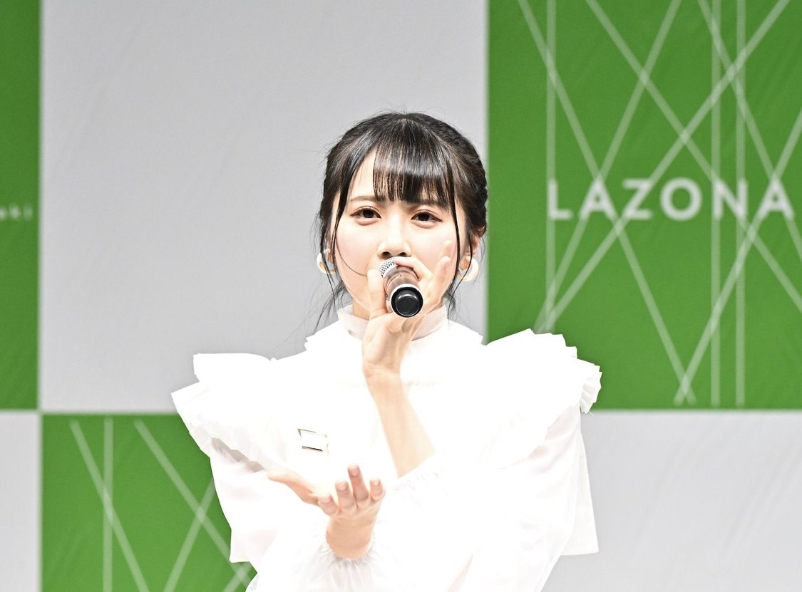 ＜9thシングル「息をする心」発売記念インストアライブ＞ラゾーナ川崎プラザ ルーファ広場 グランドステージ（2023年3月15日／©STU）