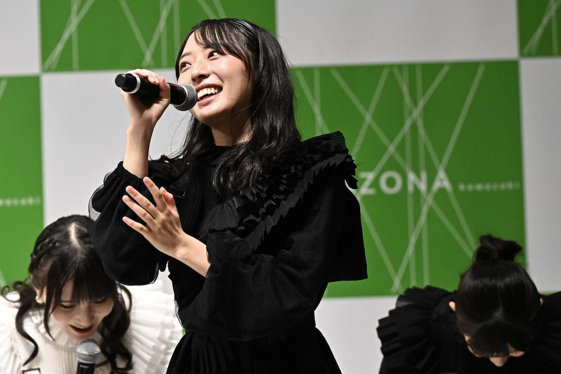 ＜9thシングル「息をする心」発売記念インストアライブ＞ラゾーナ川崎プラザ ルーファ広場 グランドステージ（2023年3月15日／©STU）