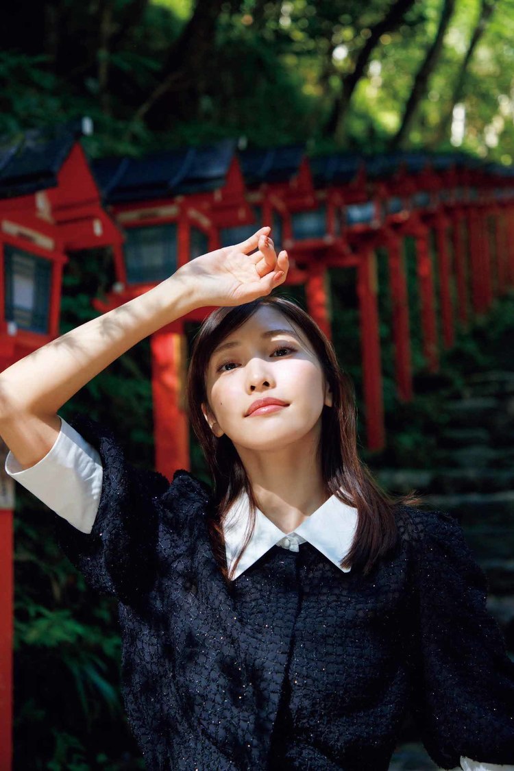 『佐野ひなこ写真集 infinito』より