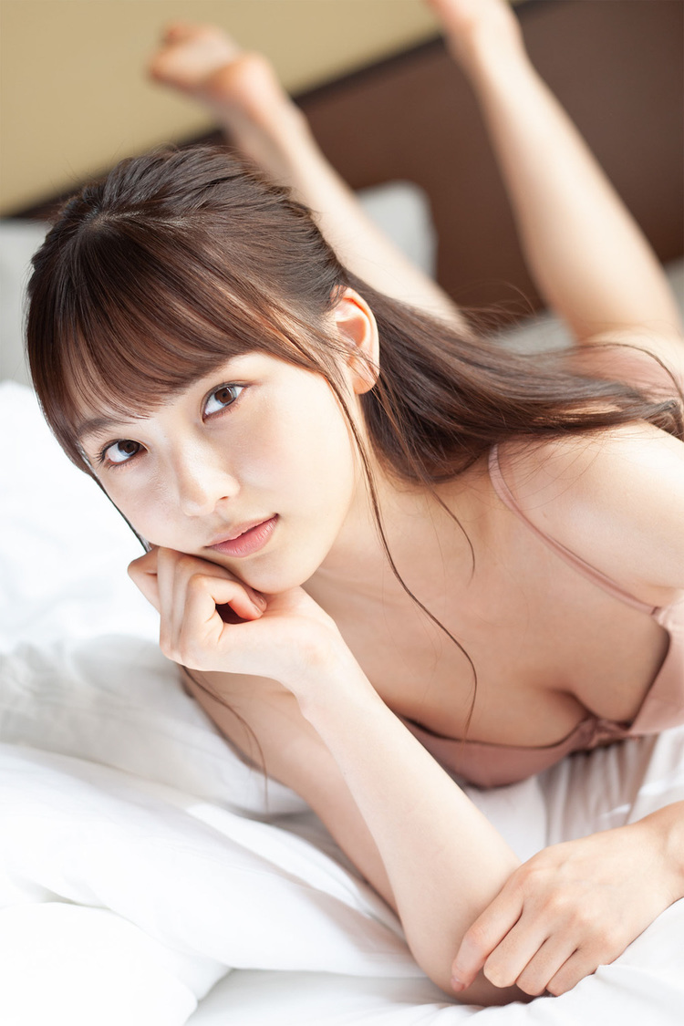『SPA!デジタル写真集 ミスSPA!2022　中村みずき「イノセンスな高身長美女」』誌面カット