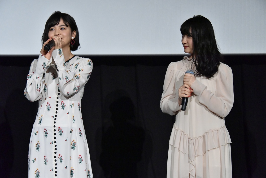 左：新谷ゆづみ　右：日髙麻鈴