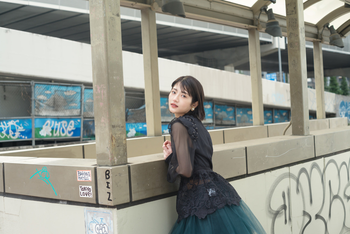 若月佑美1stフォトエッセイ『履きなれない靴を履き潰すまで』アザーカット