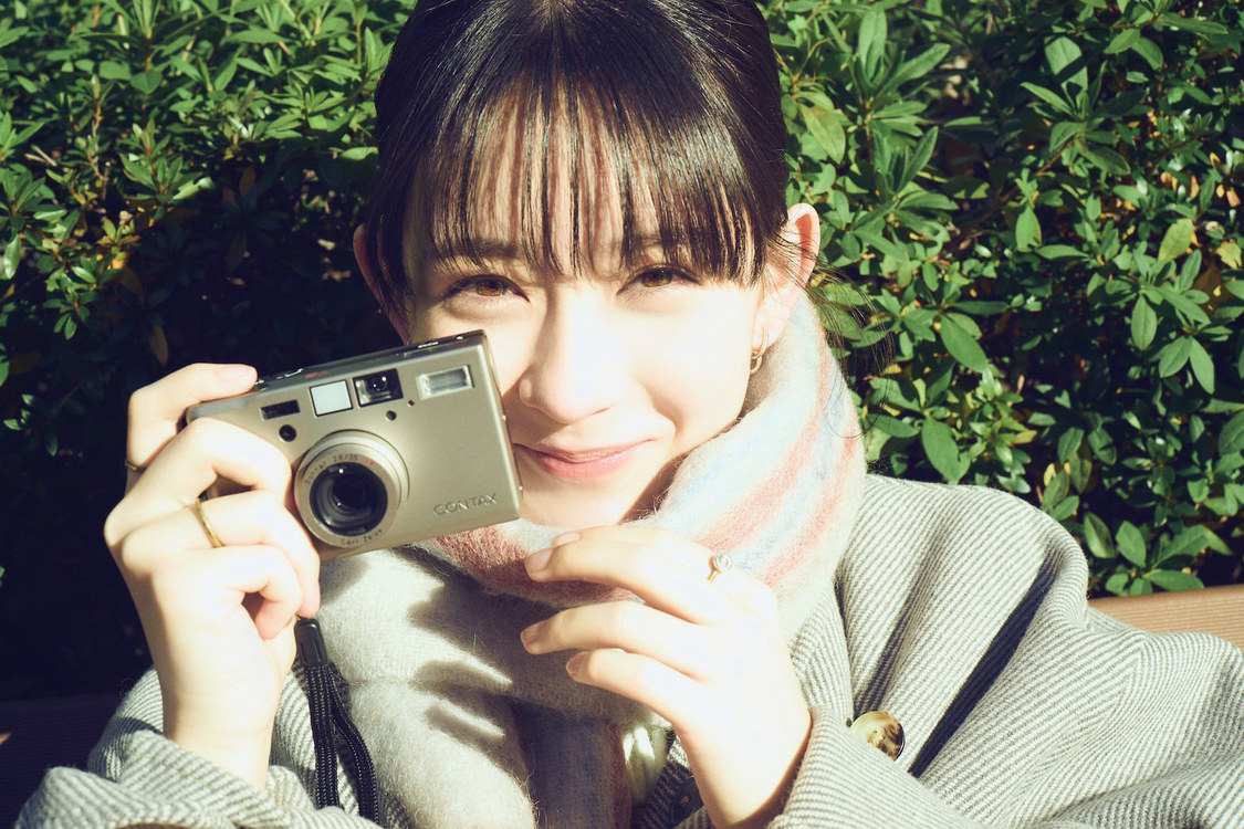 『畑芽育1st写真集　残照』（©KADOKAWA／撮影：神藤剛）