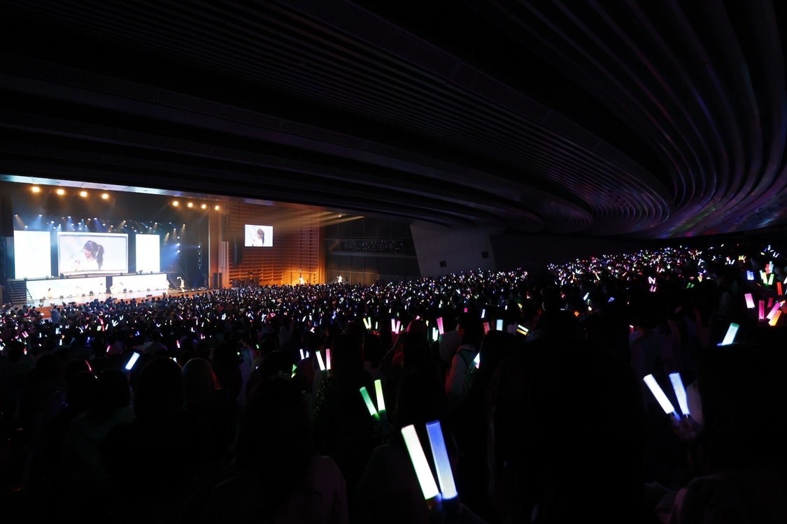 ＜≠ME 4th ANNIVERSARY PREMIUM CONCERT＞東京国際フォーラム ホールA（2023年3月31日／©YOANI/KING RECORDS）