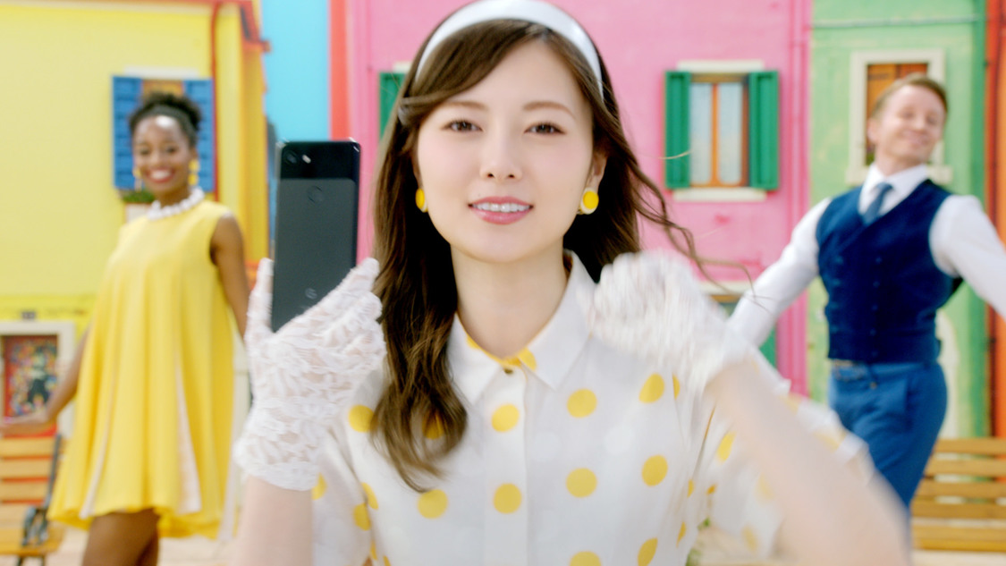 白石麻衣『Google Pixel 3a「半額ブギウギ」篇』より