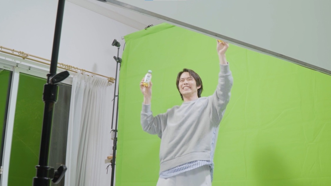  『チョコラBBブランド』新CM「キレイはじける」より