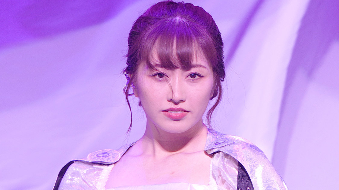 「佐々木彩夏 【LIVE】Lady Cat（from 『AYAKA NATION 2022 in TOKYO GARDEN THEATER』）」より