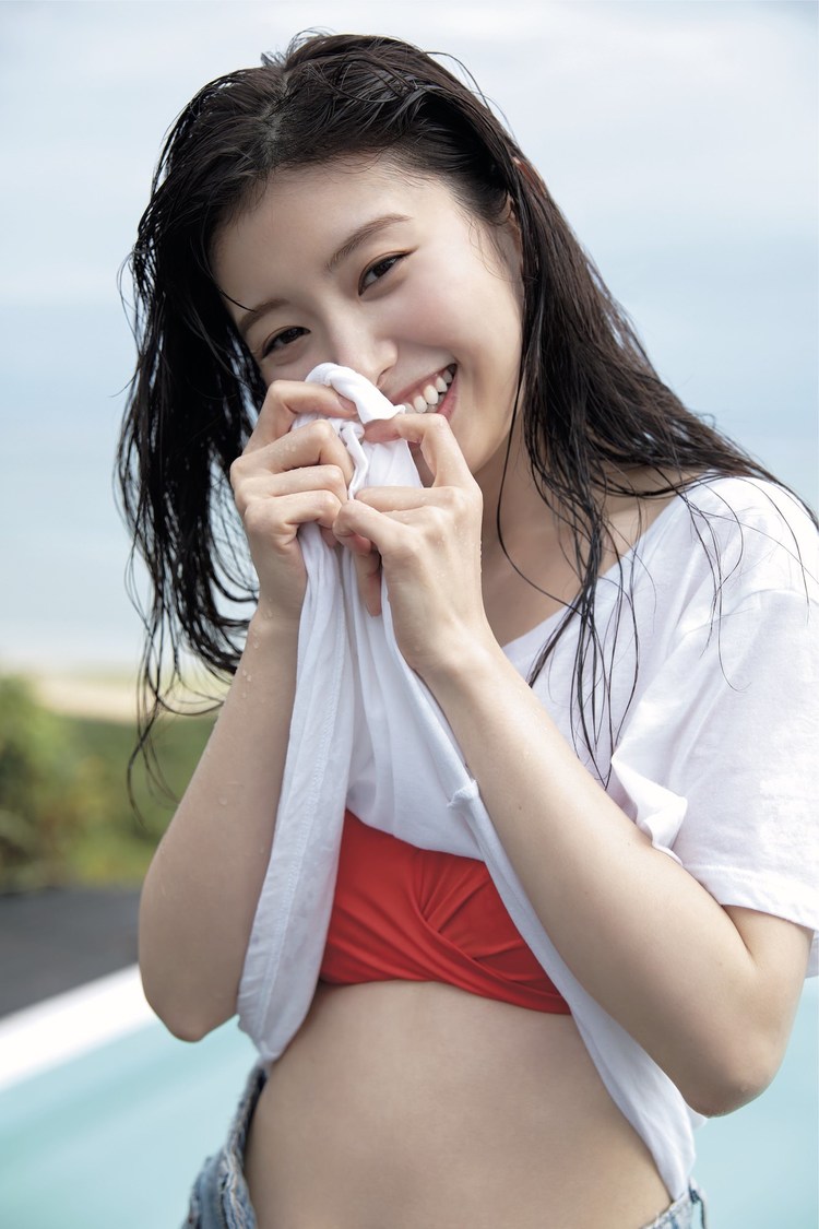 武藤十夢1st写真集『とむもよう』より（©︎三宮幹史／小学館）