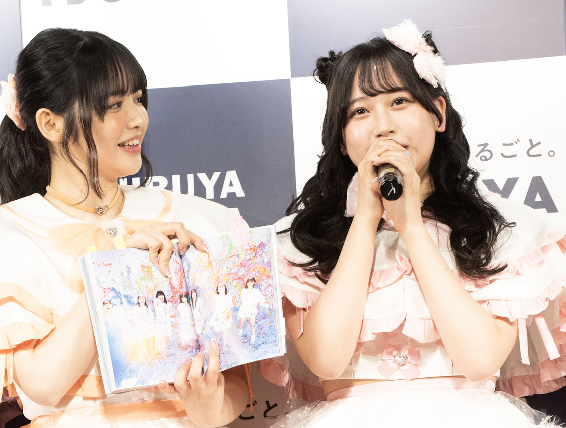 『FRUITS ZIPPER PERFECTBOOK ふるっぱーのほん vol.1』（東京ニュース通信社刊　撮影：HIROKAZU）