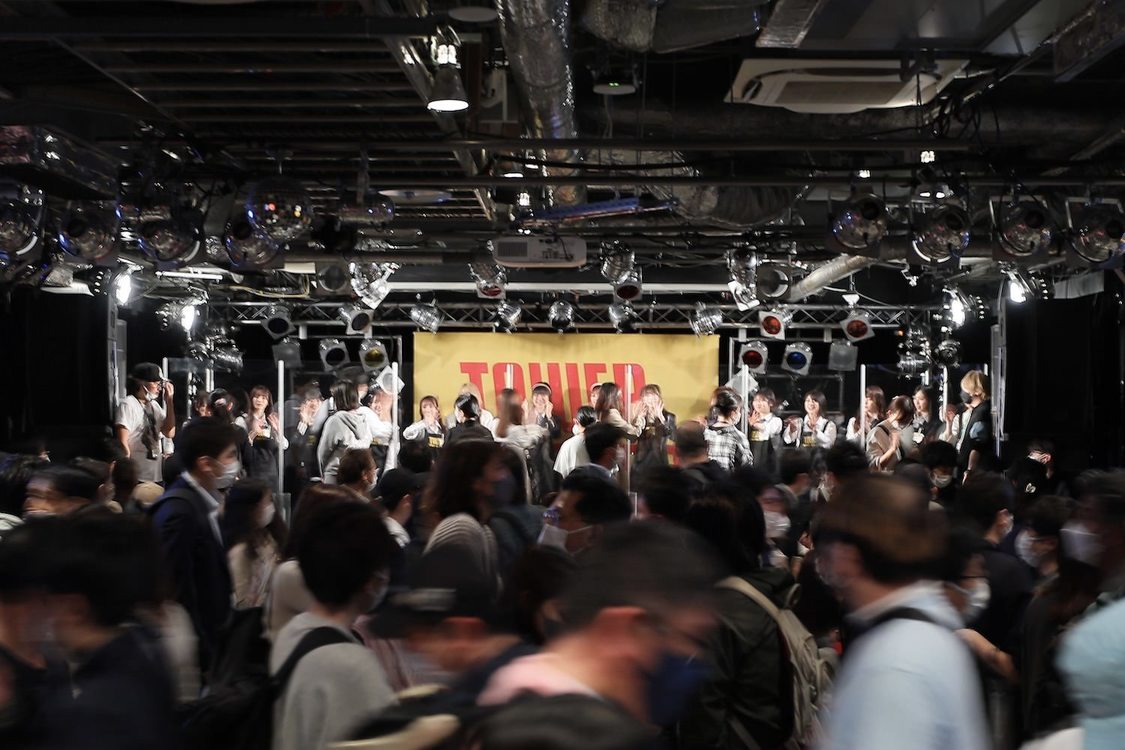 ＜AKB48 61stシングル「どうしても君が好きだ」発売記念【CDショップ2店舗】選抜メンバー16名参加1日店員イベント＞タワーレコード渋谷店（2023年4月26日／©️AKB48）