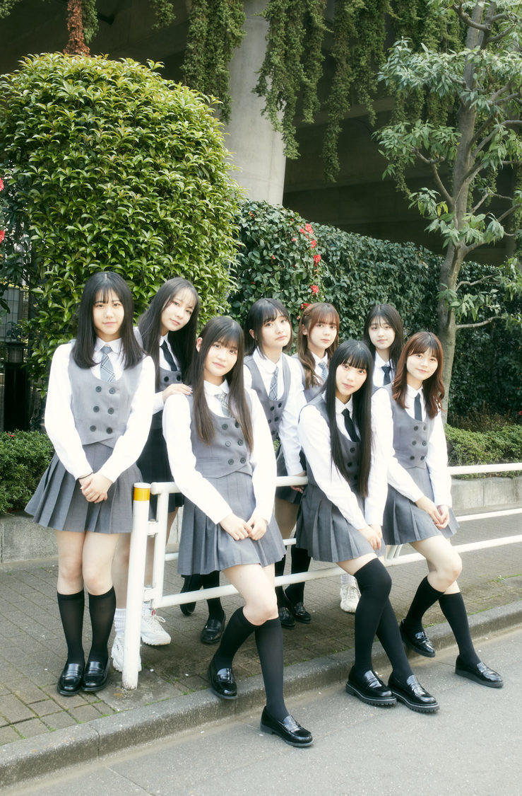 前列左からアノン、ウララ、リリサ／後列左からミユ、ナツキ、ハルコ、ナエ、スズナ