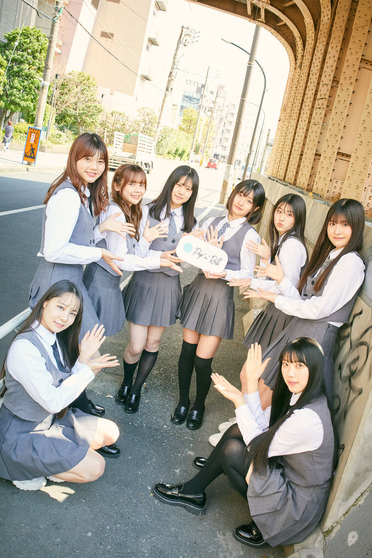 前列左からナツキ、ウララ／後列左からリリサ、ナエ、ミユ、ハルコ、スズナ、アノン