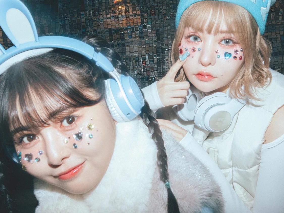 『戦慄かなの×頓知気さきな femme fatale ビジュアルブック』より先行ビジュアル