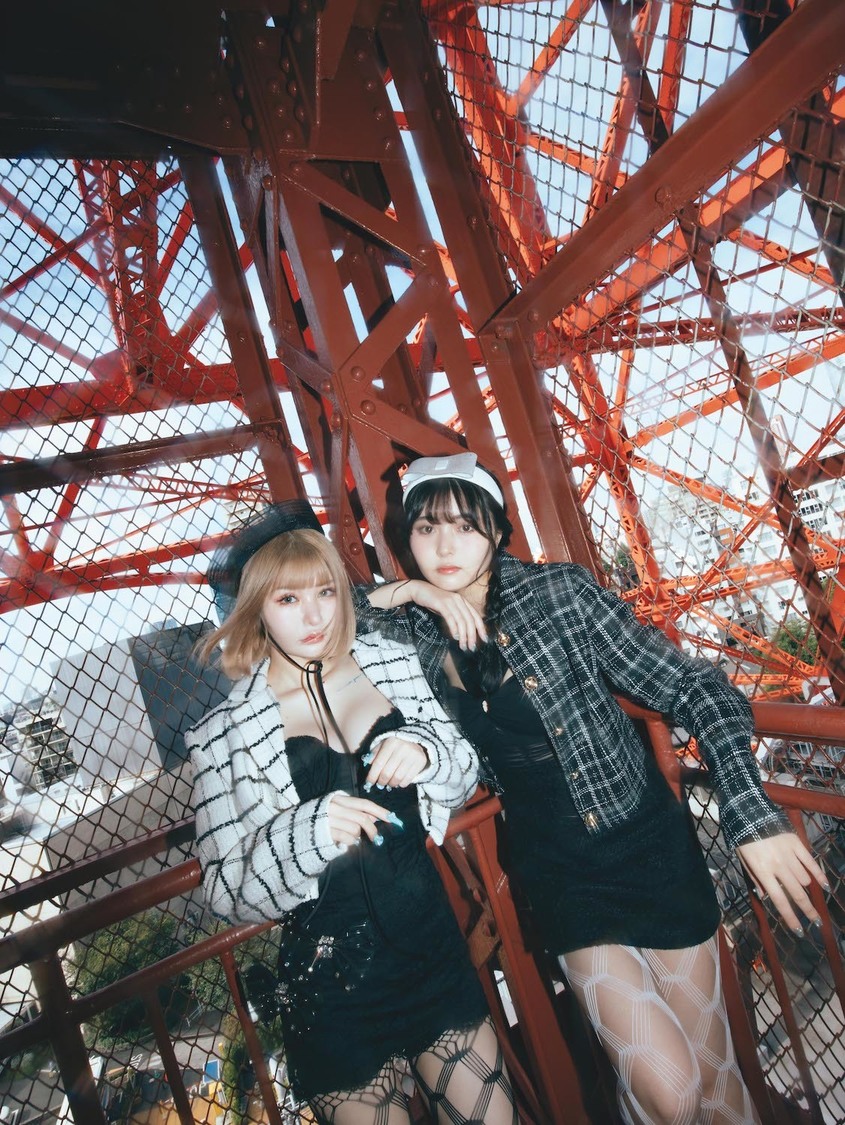 『戦慄かなの×頓知気さきな femme fatale ビジュアルブック』より先行ビジュアル