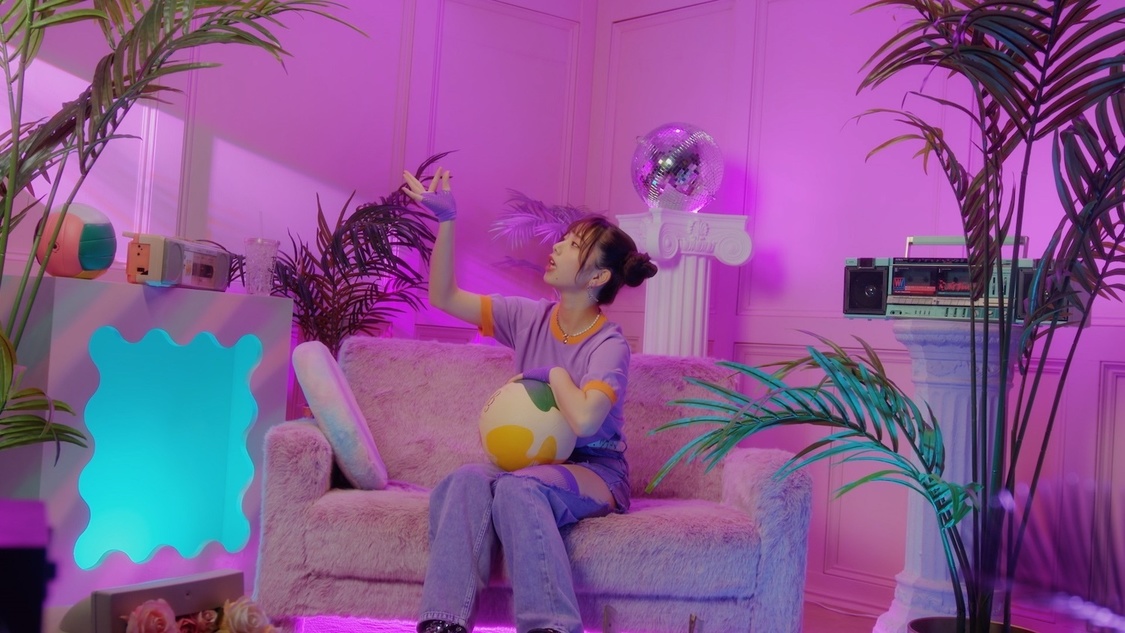 都内某所「TONAi GiRL’S」MVより