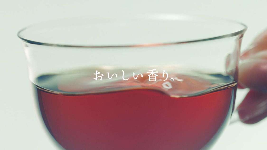 「和紅茶 無糖ストレート」新TV-CM「和紅茶姉妹」編より