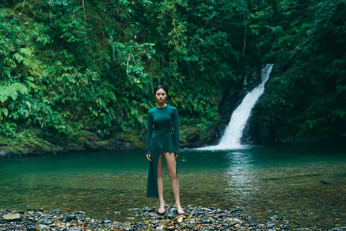 安斉星来 1st写真集『Sirius』より（撮影：三瓶康友）