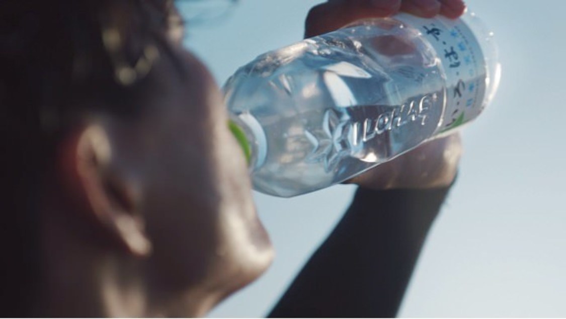 「い・ろ・は・す ごくごく自然に未来を変える水」