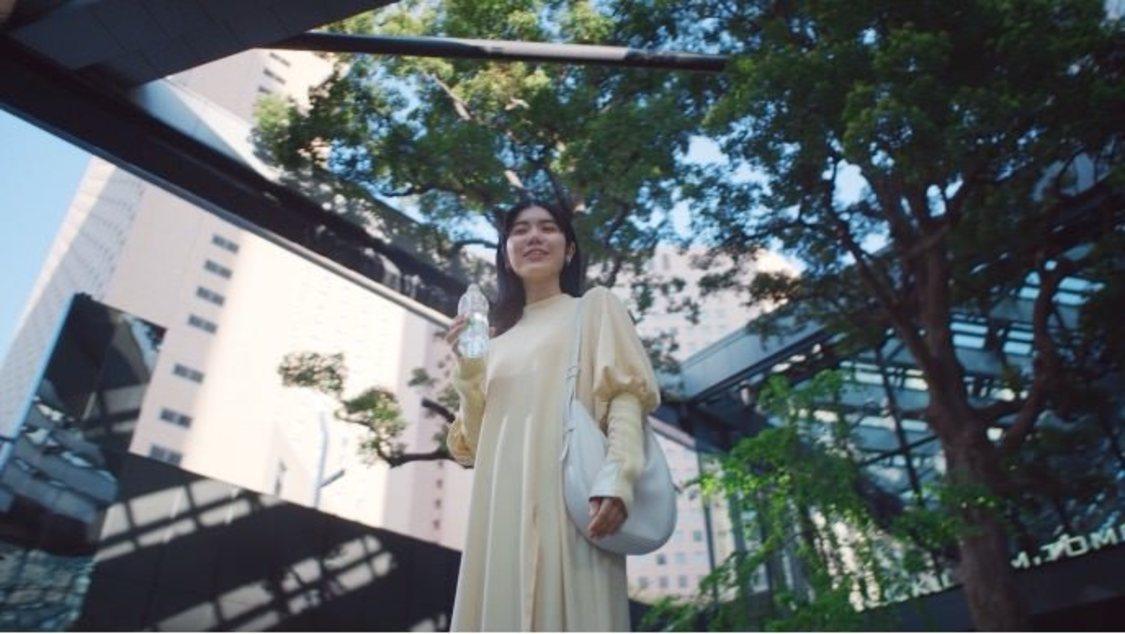 「い・ろ・は・す ごくごく自然に未来を変える水」