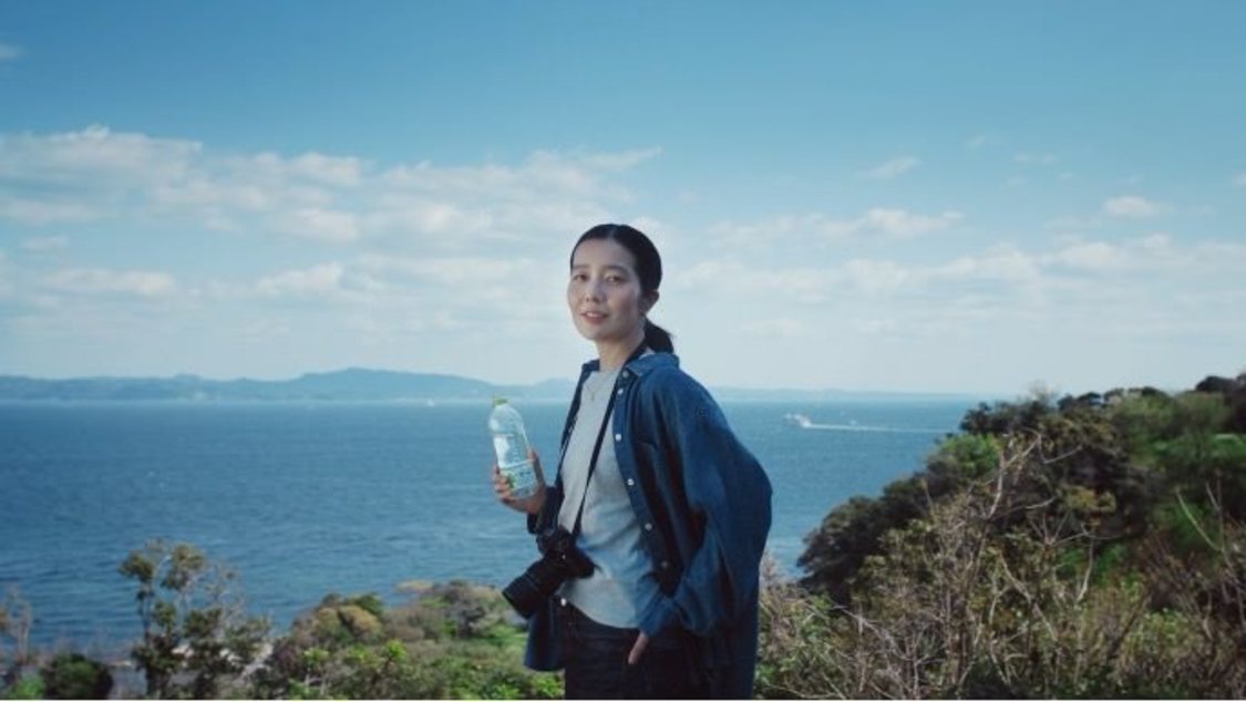 い・ろ・は・す ごくごく自然に未来を変える水 浜辺美波篇」