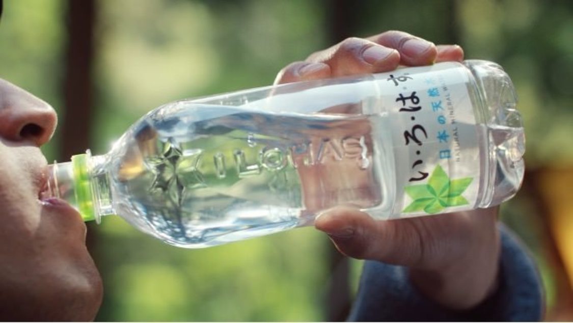 い・ろ・は・す ごくごく自然に未来を変える水 浜辺美波篇」