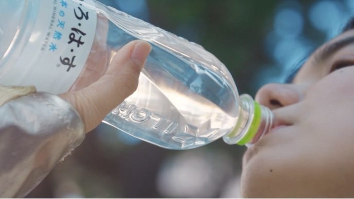 「い・ろ・は・す ごくごく自然に未来を変える水 阿部寛篇」