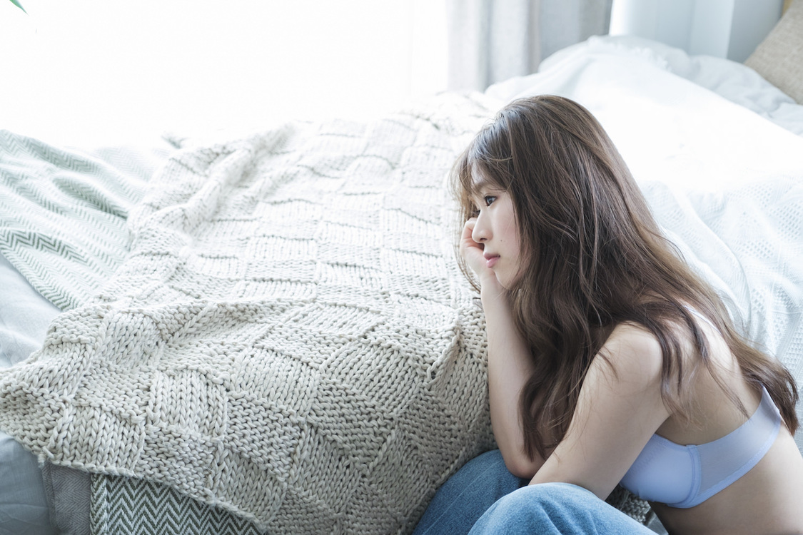 渋谷凪咲「マッチミーブラ」CMメイキングカット