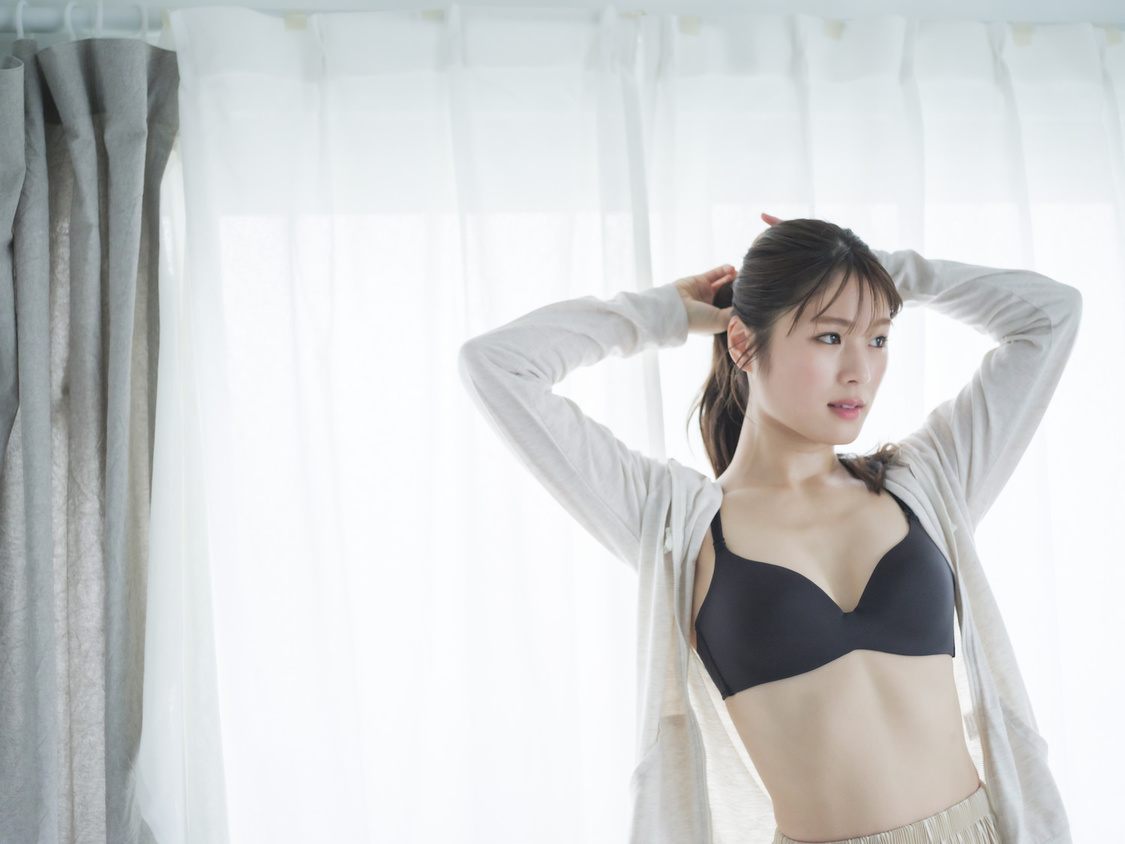 渋谷凪咲「マッチミーブラ」CMメイキングカット