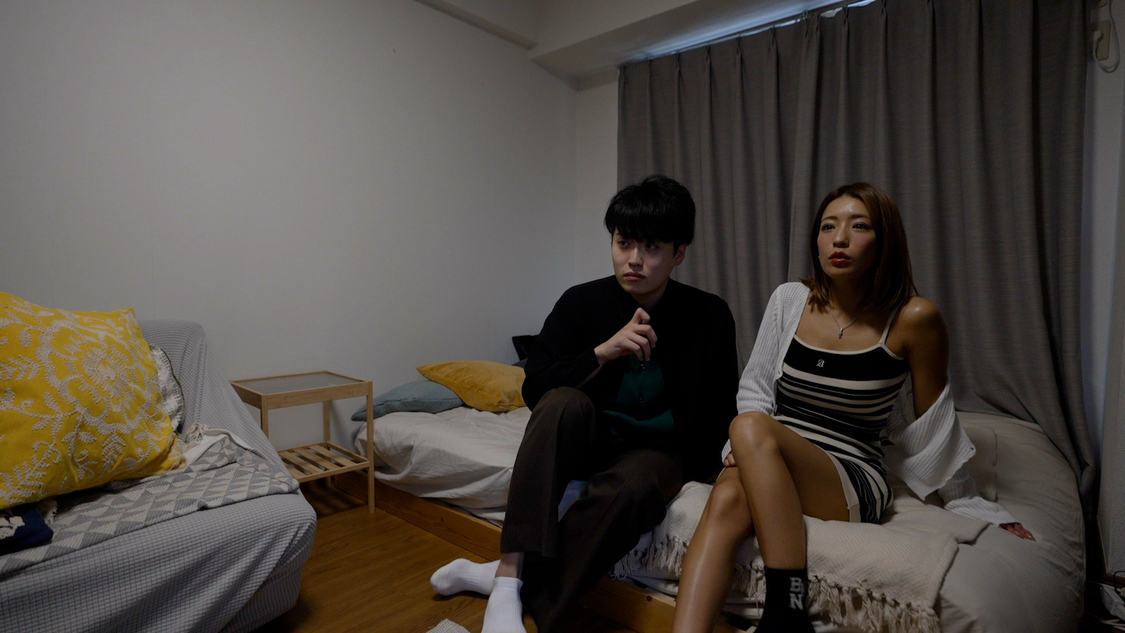 YouTube「好きな子、家に呼べたけど、なんか男もついてきた」より