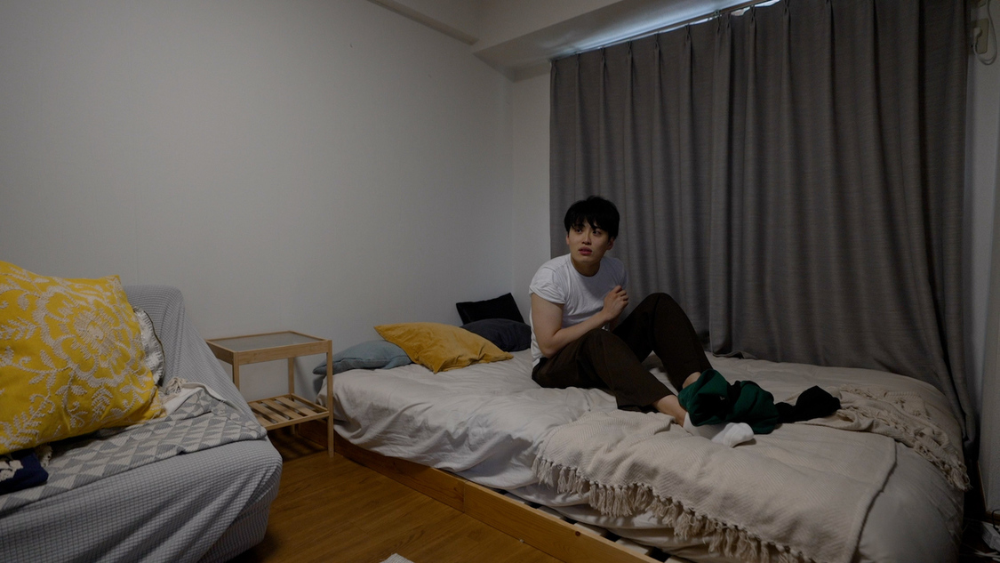 YouTube「好きな子、家に呼べたけど、なんか男もついてきた」より