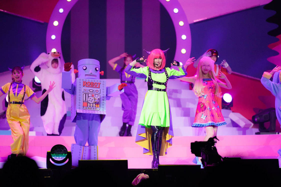 ＜AYAKA NATION 2023 in YOKOHAMA Arena ～FRIENDS～＞横浜アリーナ（2023年5月21日／©︎増田慶・小境勝巳）