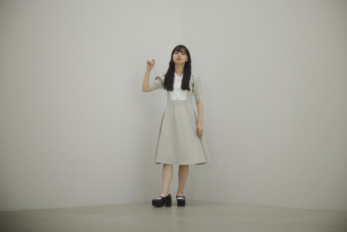 『FURFUR×上國料萌衣』ビジュー襟付きニットワンピース