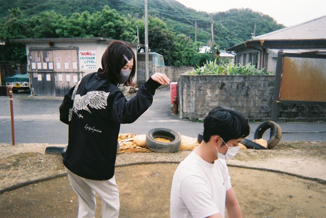 映画『忌怪島／きかいじま』オフショット写真（Ⓒ2023「忌怪島／きかいじま」製作委員会）