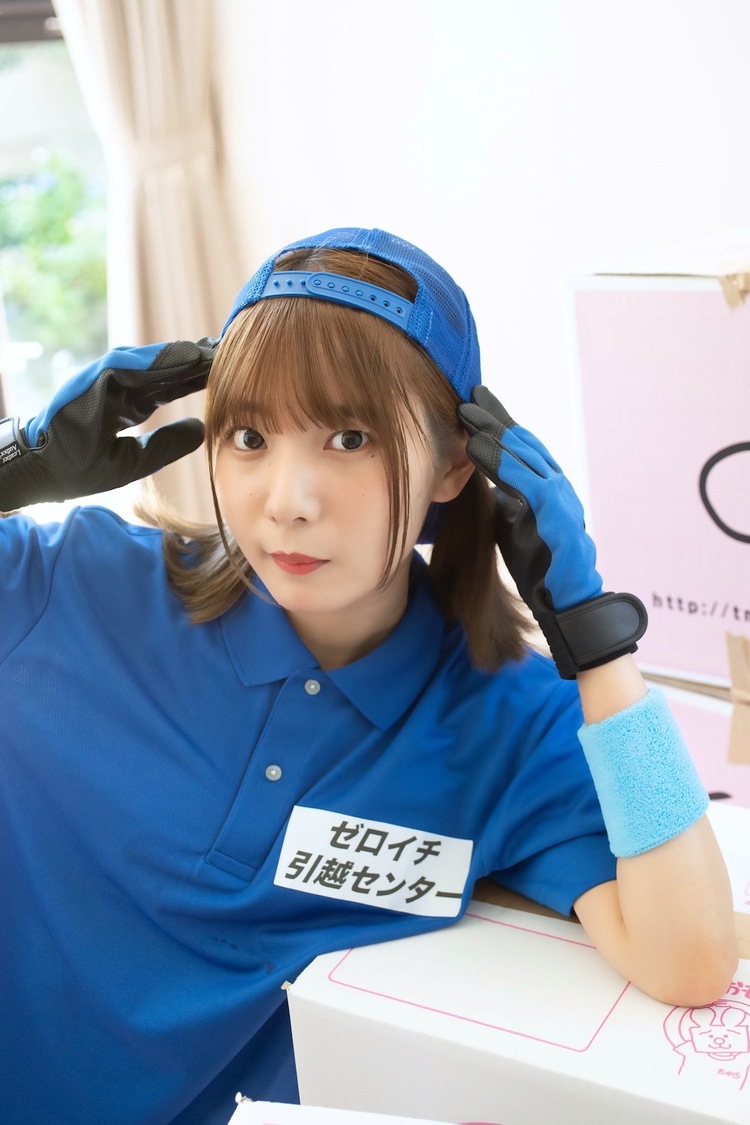 奥ゆい（#2i2）『ゼロイチバイト.com ビジュアルブック』（徳間書店）アザーカット（撮影：佐賀章広）