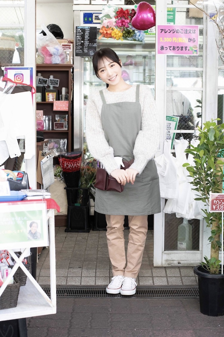 横野すみれ『ゼロイチバイト.com ビジュアルブック』（徳間書店）アザーカット（撮影：佐賀章広）