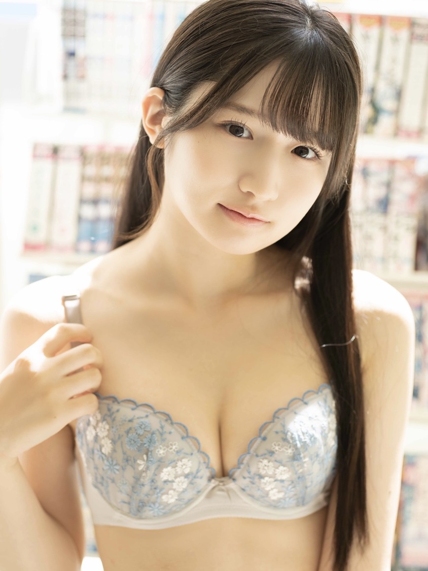 貝賀琴莉（#よーよーよー）『ゼロイチバイト.com ビジュアルブック』（徳間書店）アザーカット（撮影：佐賀章広）